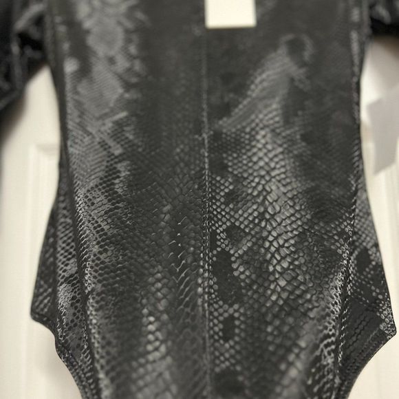 Brand New Good American Snakeskin Bodysuit Size 0 xs - Picture 8 of 12